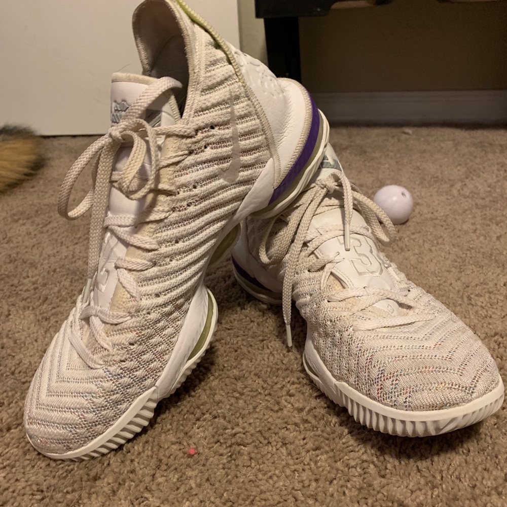 LeBron 16 Buzz Lightyear